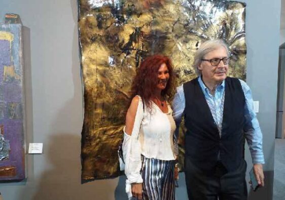 Donata Lombardi con Vittorio Sgarbi alla Biennale Internazionale di Arte Contemporanea di Mantova - 1